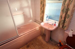 Photo of bathroom before renovation