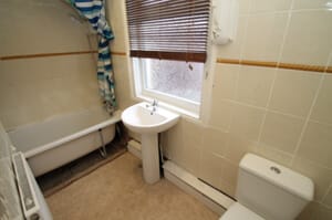 Photo of bathroom before renovation