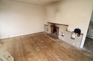 Photo of living room before renovation